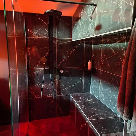 La Parenthese Apartment *
