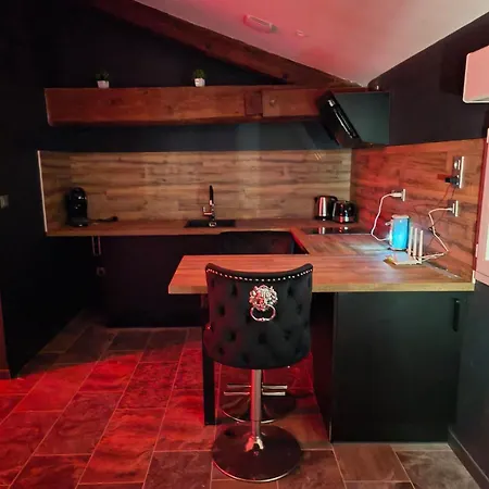 La Parenthese Apartment *